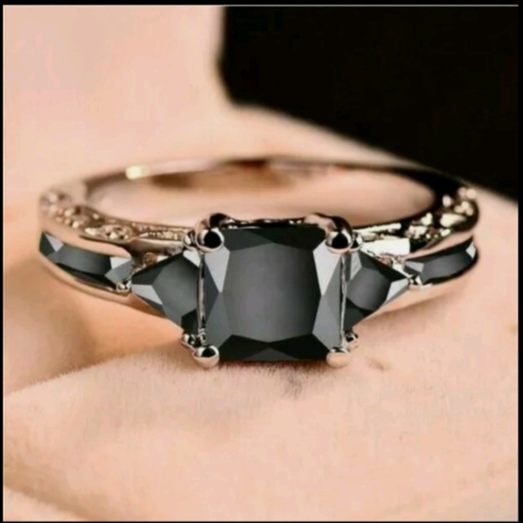 New Princess Cut Black Sapphire Rings - Picture 4 of 4